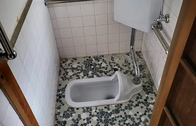 多賀町芹中の水位が上がるトイレ詰まり施工事例写真