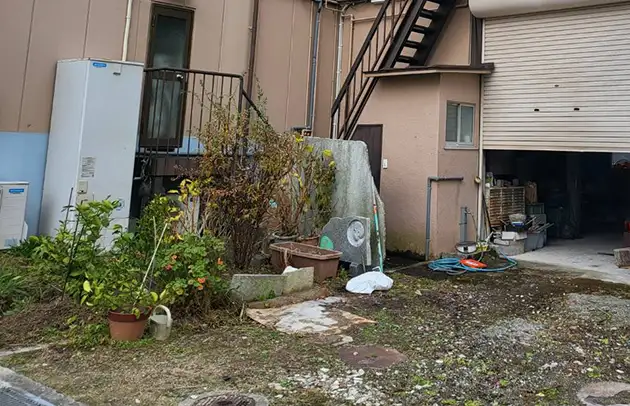 近江八幡市中村町の屋外にじみ出しからの漏水特定と修理施工事例写真