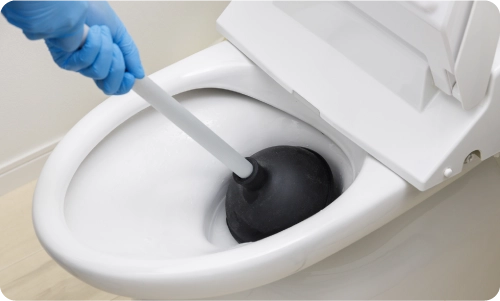 トイレ詰まり修理の様子